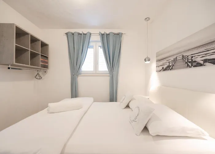 Floresita Apartman *